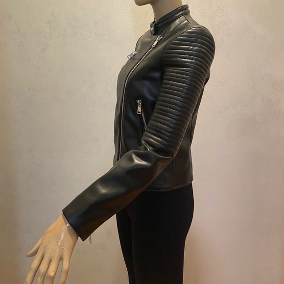 Faux leather this is a pleather jacket. - Picture 3 of 8